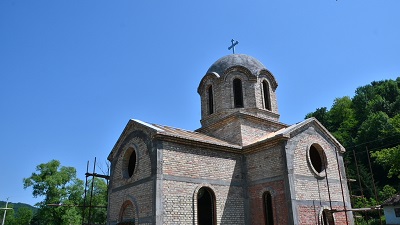 СВЕТА АРХИЈЕРЕЈСКА ЛИТУРГИЈА У ДУЛЕНИИМА И ОСВЕЋЕЊЕ ТЕМЕЉА У СЕЛУ УРСУЛЕ