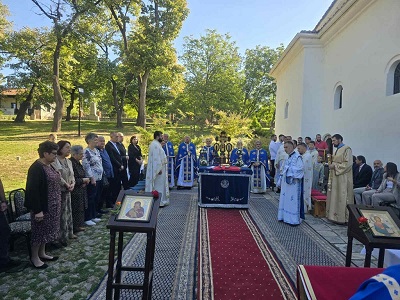 КАРАЂОРЂЕВА ЦРКВА У ТОПОЛИ ПРОСЛАВИЛА ХРАМОВНУ СЛАВУ
