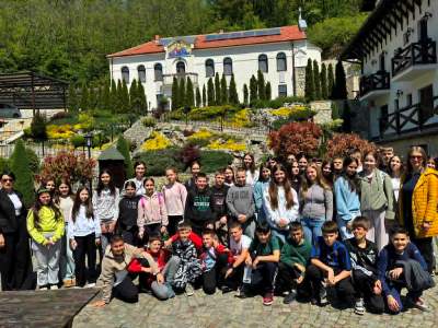 ПОСЕТА УЧЕНИКА ОШ "ДУЛЕ КАРАКЛАЈИЋ" ИЗ ЛАЗАРЕВЦА МАНАСТИРИМА ТУМАНЕ И НИМНИК