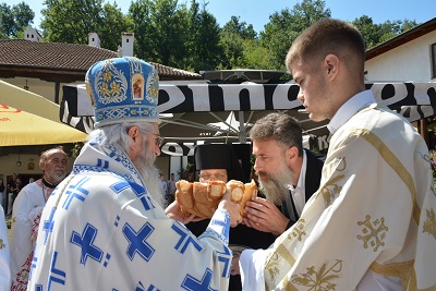 МОНАШЕЊЕ И АРХИЈЕРЕЈСКА ЛИТУРГИЈА У МАНАСТИРУ ДРАЧА – СЛАВА МАНАСТИРСКЕ КАПЕЛЕ