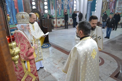 СВЕТА АРХИЈЕРЕЈСКА ЛИТУРГИЈА У ХРАМУ СВЕТОГА САВЕ У КРАГУЈЕВАЧКОМ НАСЕЉУ АЕРОДРОМ