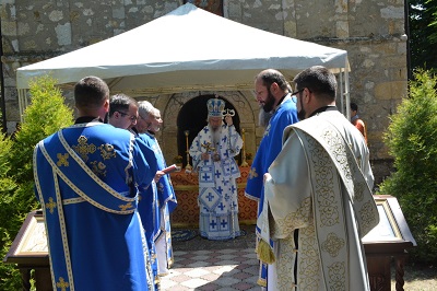 СВЕТА АРХИЈЕРЕЈСКА ЛИТУРГИЈА И ОСВЕЋЕЊЕ МАНАСТИРСКИХ КОНАКА У ЈАГЊИЛУ