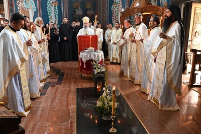 СВЕТА АРХИЈЕРЕЈСКА ЛИТУРГИЈА У САБОРНОМ ХРАМУ И ПАРАСТОС БЛАЖЕНОПОЧИВШЕМ ЕПИСКОПУ САВИ