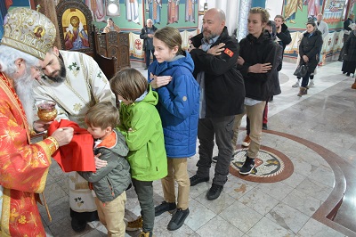 СВЕТА АРХИЈЕРЕЈСКА ЛИТУРГИЈА У ХРАМУ СВЕТОГА САВЕ У КРАГУЈЕВАЧКОМ НАСЕЉУ АЕРОДРОМ