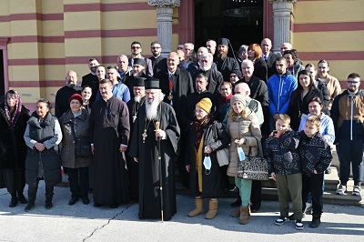 АРХИЈЕРЕЈСКА ЛИТУРГИЈА У ЈАГОДИНСКОЈ ЦРКВИ СВЕТИХ АПОСТОЛА