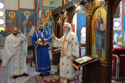 ЕВХАРИСТИЈСКО САБРАЊЕ У КРАГУЈЕВАЧКОМ НАСЕЉУ БРЕСНИЦА У ХРАМУ СВЕТОГ ЈОАНИКИЈА ДЕВИЧКОГ